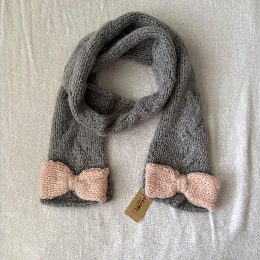 Gray Cable Knit Scarf with Pink Bows
